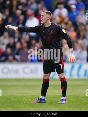 Mansfield Town Torwart Nathan Bishop in Aktion während des Sky Bet League Two Spiels im One Call Stadium, Mansfield. Bilddatum: Samstag, 7. Mai 2022. Stockfoto