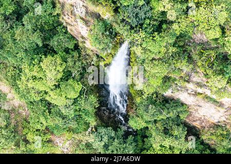Ecuador Wasserfall. Luftaufnahme der Bergwasserall in Vilcabamba, Ecuador. Südamerika. Stockfoto