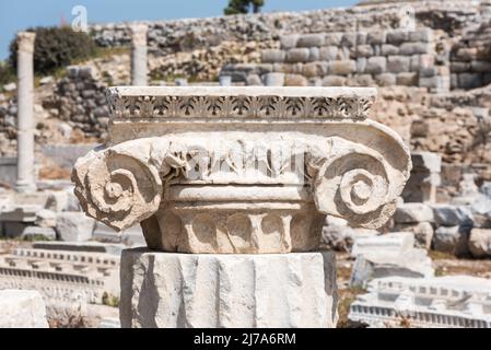 Schnitzereien auf dem Mauerwerk des antiken Knidos/Cnidos in der Türkei Stockfoto