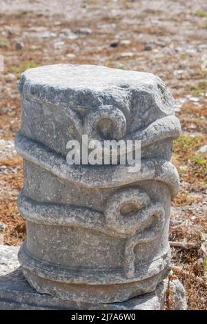 Schnitzereien auf dem Mauerwerk des antiken Knidos/Cnidos in der Türkei Stockfoto