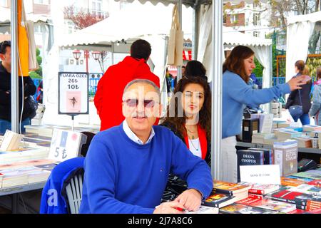 Eskisehir, Türkei. 07.. Mai 2022. Eskisehir, Türkei, türkischer Schriftsteller Saygi Ozturk ist auf der Yunusemre Buchmesse Eskisehir Türkei Credit: Del Calle/Alamy Live News Stockfoto