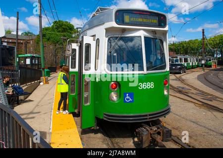 Boston Metro MBTA Kinki Sharyo Typ 7 Zug am Boston College Terminal Station in Brighton, Stadt Boston, Massachusetts, USA. Stockfoto