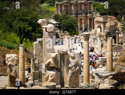 7. Mai 2022, izmir, Istanbul, Türkei: Ephesus war eine alte Hafenstadt, deren gut erhaltene Ruinen sich in der heutigen Türkei befinden. Die Stadt galt einst als die wichtigste griechische Stadt und das wichtigste Handelszentrum im Mittelmeerraum. (Bild: © Serkan Senturk/ZUMA Press Wire) Stockfoto