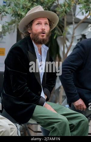 Lorenzo Cherubini aka Jovanotti bei der FOCUS Foundation in Neapel 7. Mai 2022, um sein und Nicola Crocettis Buch "Poesie da Spiaggia" zu präsentieren. Stockfoto