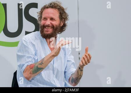 Lorenzo Cherubini aka Jovanotti bei der FOCUS Foundation in Neapel 7. Mai 2022, um sein und Nicola Crocettis Buch "Poesie da Spiaggia" zu präsentieren. Stockfoto