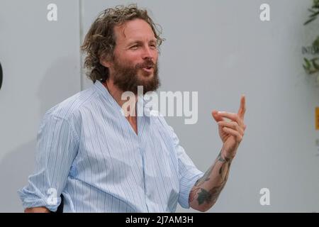 Lorenzo Cherubini aka Jovanotti bei der FOCUS Foundation in Neapel 7. Mai 2022, um sein und Nicola Crocettis Buch "Poesie da Spiaggia" zu präsentieren. Stockfoto