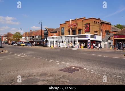 Geschäfte an einer Hauptstraße in Skegness, lincolnshire, Großbritannien Stockfoto