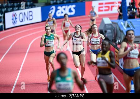 Lucia Stafford nimmt an den Hallenweltmeisterschaften in Belgrad 2022 auf 1500 Metern Teil. Stockfoto