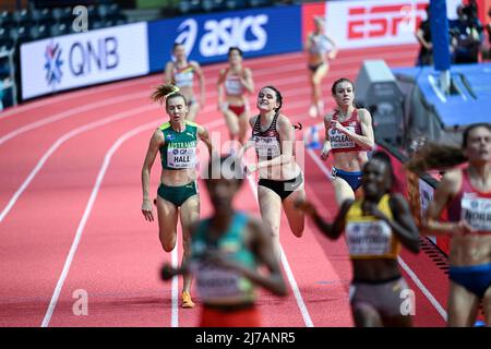 Lucia Stafford nimmt an den Hallenweltmeisterschaften in Belgrad 2022 auf 1500 Metern Teil. Stockfoto