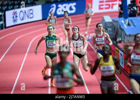 Lucia Stafford nimmt an den Hallenweltmeisterschaften in Belgrad 2022 auf 1500 Metern Teil. Stockfoto