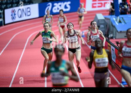 Lucia Stafford nimmt an den Hallenweltmeisterschaften in Belgrad 2022 auf 1500 Metern Teil. Stockfoto