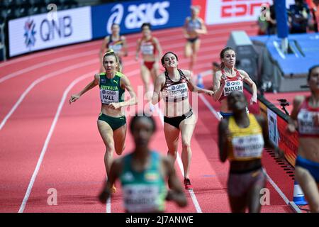 Lucia Stafford nimmt an den Hallenweltmeisterschaften in Belgrad 2022 auf 1500 Metern Teil. Stockfoto