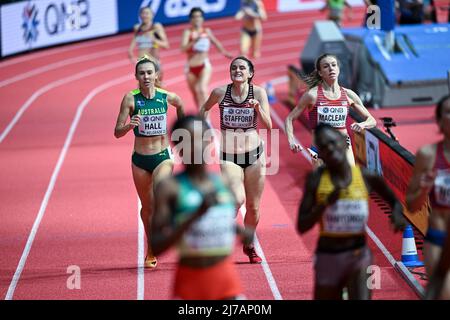 Lucia Stafford nimmt an den Hallenweltmeisterschaften in Belgrad 2022 auf 1500 Metern Teil. Stockfoto