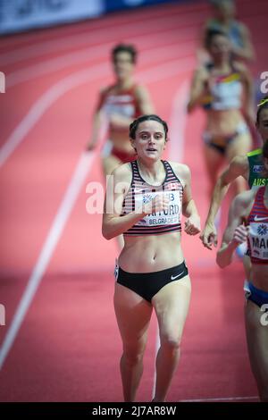 Lucia Stafford nimmt an den Hallenweltmeisterschaften in Belgrad 2022 auf 1500 Metern Teil. Stockfoto