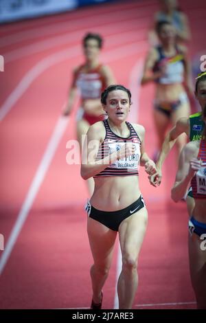 Lucia Stafford nimmt an den Hallenweltmeisterschaften in Belgrad 2022 auf 1500 Metern Teil. Stockfoto