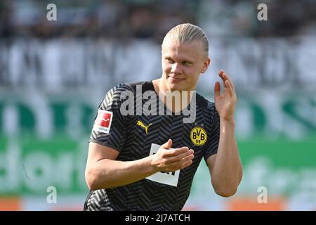 Erling HAALAND (DO), Geste, Aktion, Einzelbild, Einzelmotiv ausschneiden, Halbe Figur, halbe Figur. Fußball 1. Bundesliga-Saison 2021/2022, Spieltag 33., matchday33, Greuther Furth - Borussia Dortmund 1-3 am 7.. Mai 2022, Sportpark Ronhof Thomas Sommer in Fürth. Stockfoto