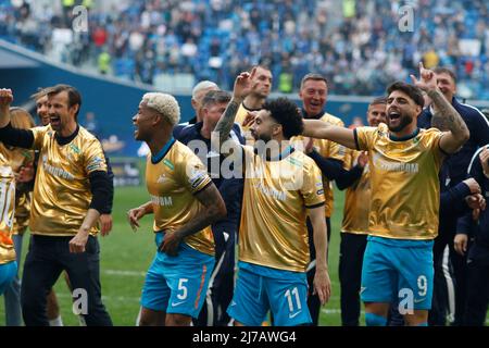 Die Spieler des Zenit-Fußballvereins nehmen an der Ehrungszeremonie der russischen Meister an den Fußballspielern des Zenit-Fußballvereins Teil. (Foto von Maksim Konstantinov / SOPA Images/Sipa USA) Stockfoto