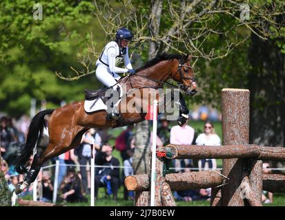 Badminton Estate, Gloucestershire, Großbritannien. 7.. Mai 2022. Bubby Upton beim Cross Country Test am vierten Tag der 2022 Badminton Horse Trials Credit: Action Plus Sports/Alamy Live News Stockfoto