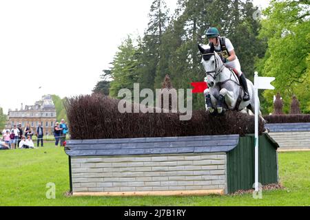 BADMINTON, Großbritannien, 7.. MAI PADRAIG McCarthy reitet HHS Noble Call während des Cross Country Events bei Badminton Horse Trials, Badminton House, Badminton am Samstag, 7.. Mai 2022. (Kredit: Jon Bromley | MI News) Stockfoto