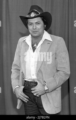 **DATEI FOTO** Mickey Gilley ist verstorben. Mickey Gilley um die 1980er Jahre Credit: Ralph Dominguez/MediaPunch Stockfoto