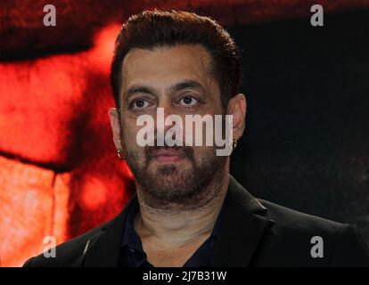 Der Bollywood-Schauspieler Salman Khan wurde während der Trailer-Vorstellung des Marathi-Films „Dharmaveer“ in Mumbai gesehen. Der Film erscheint am 13.. Mai 2022. Stockfoto