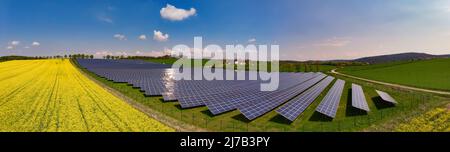 Luftaufnahme des Solarparks Seßlach, Deutschland Stockfoto