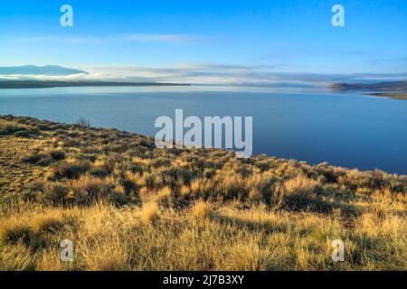 Frühmorgens auf dem Canyon Ferry Lake in der Nähe von winston, montana Stockfoto