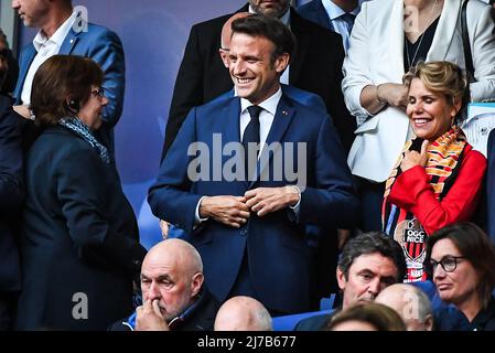 Der französische Präsident Emmanuel MACRON während des französischen Pokals, dem Finale des Fußballspiels zwischen dem OGC Nizza und dem FC Nantes am 7. Mai 2022 im Stade de France in Saint-Denis bei Paris, Frankreich - Foto: Matthieu Mirville/DPPI/LiveMedia Stockfoto