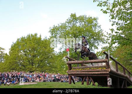 BADMINTON, Großbritannien, MAI 7. Ariel Grald beim Leamore Master Plan während des Cross Country Events bei den Badminton Horse Trials, Badminton House, Badminton am Samstag, 7.. Mai 2022. (Kredit: Jon Bromley | MI News) Kredit: MI Nachrichten & Sport /Alamy Live News Stockfoto