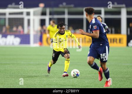 7. Mai 2022; Foxborough, MA, USA; Der Columbus Crew Mittelfeldspieler James Igbekeme (26) in Aktion während eines MLS-Spiels zwischen Columbus Crew und New England Revolution im Gillette Stadium. Anthony Nesmith/CSM Stockfoto