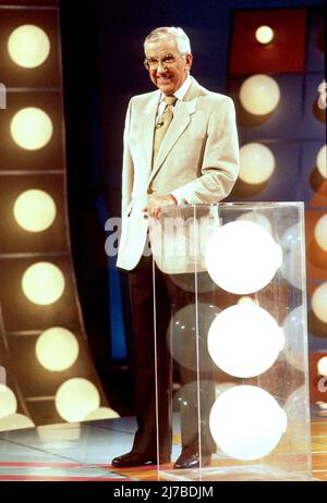 Ed McMahon während einer Aufnahme von 'TV Bloopers & Practical Witze' um 1987 Credit: Ron Wolfson / MediaPunch Stockfoto