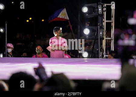 7. Mai 2022, Manila, Philippinen: Senator und Vizepräsident hoffnungsvoll Francis 'Kiko' Pangilinan kommt zur letzten Wahlkampfveranstaltung seines Laufgefährten für Präsident, Vizepräsident Leni Robredo, in Makati City, Metro Manila, Philippinen. 7.Mai 2022. Es wird erwartet, dass Millionen philippinischer Wähler am 9. Mai einen neuen Präsidenten für den scheidenden Präsidenten Rodrigo Duterte wählen werden, wobei Ferdinand Marcos, Jr, Sohn und Namensvetter des gestürzten Diktators, Umfragen vor den Wahlen anführte. (Bild: © Basilio Sepe/ZUMA Press Wire) Stockfoto