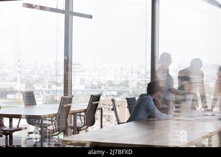 Geschäftstreffen mit dem Team im modernen Business-Center Stockfoto