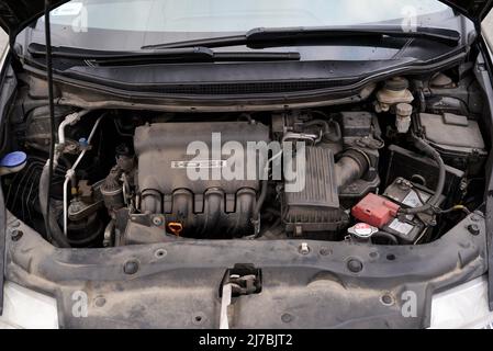 Schwarzer Honda Civic Motor der 8. Generation Stockfoto