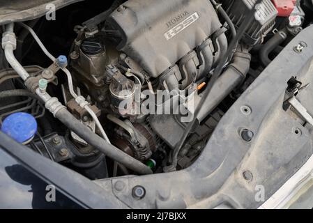 Schwarzer Honda Civic Motor der 8. Generation Stockfoto