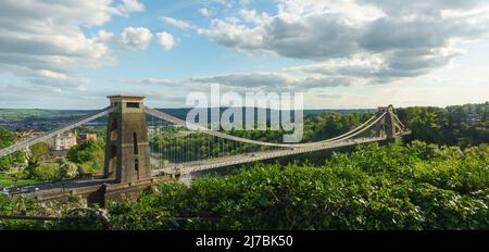 Clifton Suspension Bridge, Bristol, Südwestengland, überspannt den Fluss Avon. Seine Konstruktion markierte einen Wendepunkt in der Geschichte der Ingenieurskunst. Stockfoto