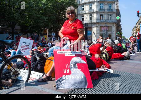 Frankreich, Toulouse, 2022-05-07. EINSTANZER. März für die Schließung von Schlachthöfen. Forderung nach Abschaffung der Tiersklaverei, Abschaffung der Praktiken, die den Tieren den größten Schaden zufügen: Zucht, Fischerei und Schlachtung. Foto von Patricia Huchot-Boissier / AbacaPress.com. Stockfoto