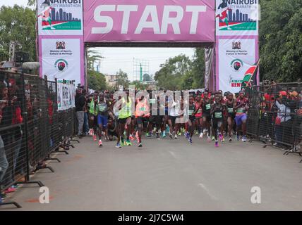 Nairobi, Kenia. 8.. Mai 2022. Läufer nehmen am Halbmarathon während des Nairobi City Marathon in Nairobi, Kenia, am 8. Mai 2022 Teil. Kredit: Long Lei/Xinhua/Alamy Live Nachrichten Stockfoto