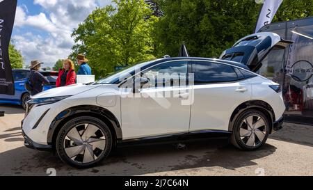 Der Prototyp des Nissan Ariya Electric Crossover wurde am 7.. Mai 2022 bei der EV Live-Veranstaltung im Blenheim Palace ausgestellt Stockfoto