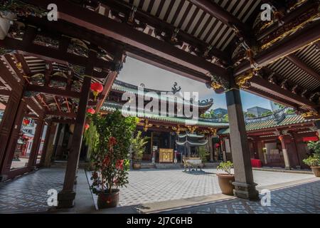 Singapur, Singapur - 21. September 2022: Der Thian Hock Keng Tempel in Singapur, der sowohl dem Buddhismus als auch dem Taoismus gewidmet ist. Stockfoto