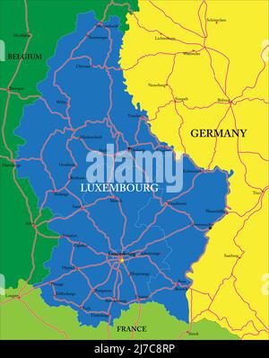 Sehr detaillierte Vektorkarte von Luxemburg mit Verwaltungsregionen, Hauptstädten und Straßen. Stock Vektor