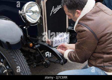 Century of Austin Sevens, Ambergate, Derbyshire, England, Großbritannien. 8.. Mai 2022. Mitglieder des Autoclubs Pre war Austin 7, die an der ‘Century of Sevens-Veranstaltung’ des Great British Car Journey Museum teilnehmen. Die Route, die von Ambergate aus beginnt und endet, wird 38 Meilen um die schönen Straßen und Gassen der Derbyshire Dales und des Peak Distrikts fahren und endet mit einem Festkuchen im Museum. Kredit: Alan Keith Beastall/Alamy Live Nachrichten Stockfoto