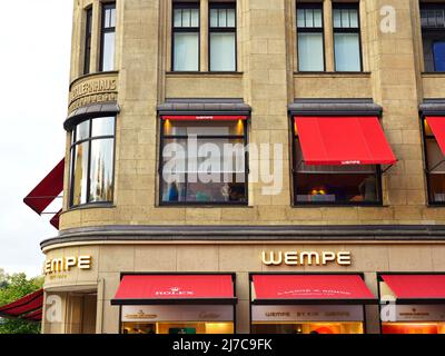 Nahaufnahme des traditionsreichen deutschen Juwelierhauses „Wempe“ (gegründet 1878) im Hohenzollernhaus in der Düsseldorfer Innenstadt. Stockfoto