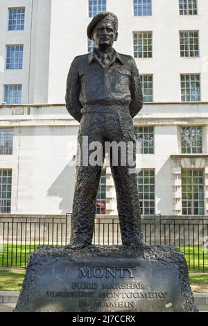 Montgomery, Whitehall, London, 2022. the1. Viscount Montgomery von Alamein, entworfen von Oscar Nemon. Er war Großbritanniens berühmtester Kommandeur von W Stockfoto