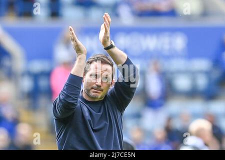 Frank Lampard-Manager von Everton applaudiert den Everton-Fans während des Aufwärmpuls vor dem Spiel Stockfoto