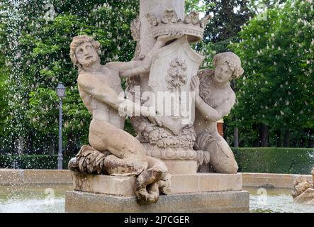 Brunnen im El Retiro Park in Madrid Stockfoto