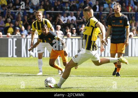 Rotterdam, Niederlande, 8. Mai 2022 ARNHEM - Matus Bero von Vitesse punktet beim niederländischen Eredivisie-Spiel zwischen Vitesse und sc Heerenveen beim Gelredome am 8. Mai 2022 in Arnhem, Niederlande. ANP JEROEN PUTMANS Stockfoto