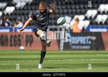 Gareth Anscombe von Ospreys, während der Aufwärmphase vor dem Spiel in Swansea, Großbritannien am 5/8/2022. (Foto von Mike Jones/News Images/Sipa USA) Stockfoto