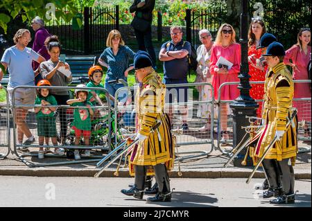 London, Großbritannien. 8 Mai 2022. Seine königliche Hoheit Prinz Edward der Earl of Wessex, KG, GCVO, CD, ADC, Royal Honorary Colonel The Royal Wessex Yeomanry wird am Sonntag, den 8.. Mai 2022, bei der jährlichen Parade und dem Gottesdienst der Combined Cavalry Old Comrades Association im Cavalry Memorial neben dem Bandstand im Hyde Park begrüßt. Kredit: Guy Bell/Alamy Live Nachrichten Stockfoto