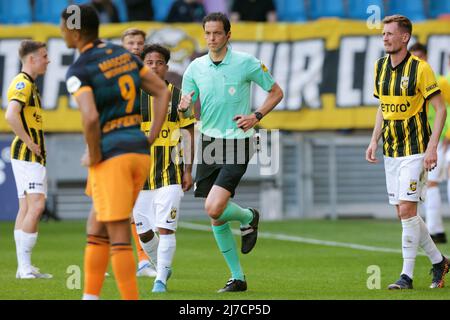 Rotterdam, Niederlande, 8. Mai 2022 ARNHEM - Schiedsrichter Richard Martens während des niederländischen Eredivisie-Spiels zwischen Vitesse und sc Heerenveen beim Gelredome am 8. Mai 2022 in Arnhem, Niederlande. ANP JEROEN PUTMANS Stockfoto